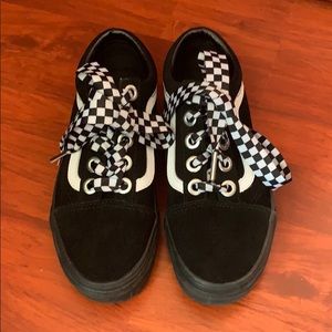 I’m selling vans shoes.